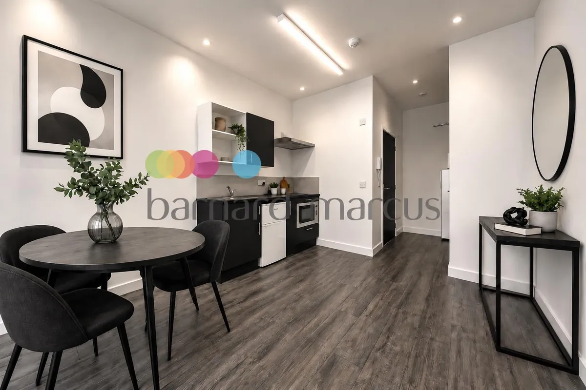 Flat Purley Way in Greater London