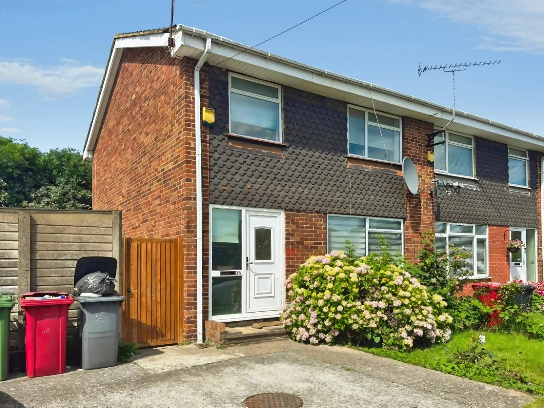 House Hadlow Court in Slough