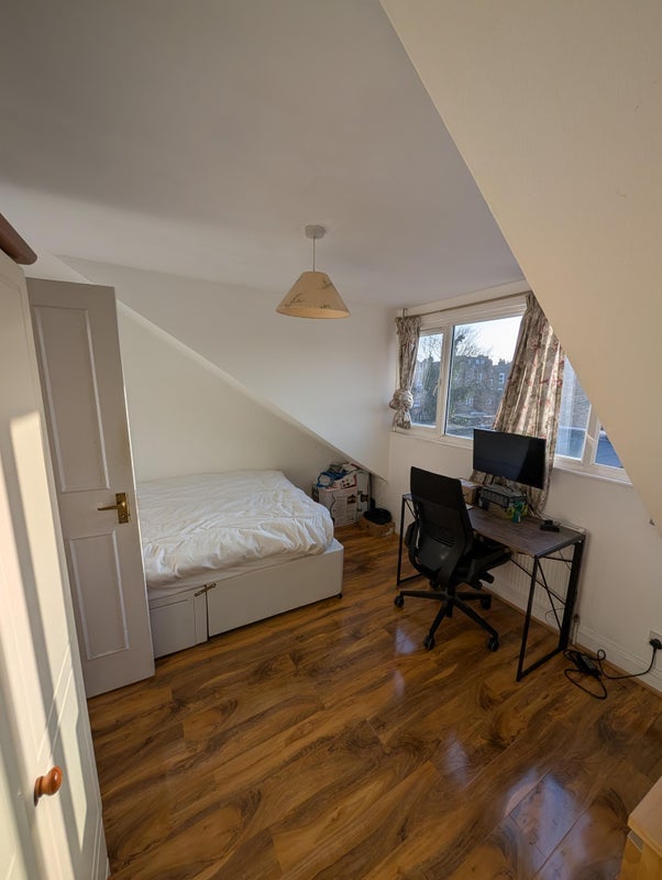 Room Hornsey Road in Greater London