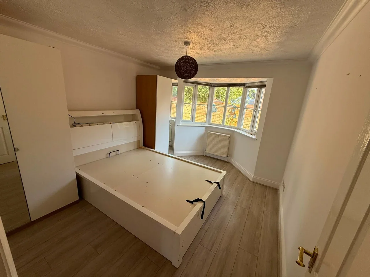 Flat Gardner Court in Greater London