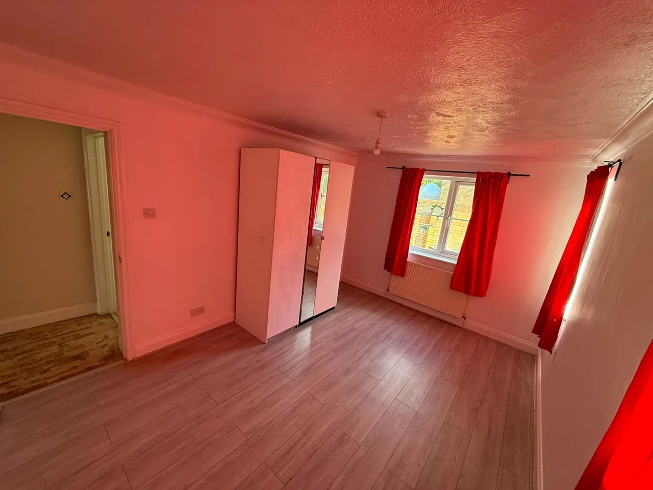 Flat Gardner Court in Greater London