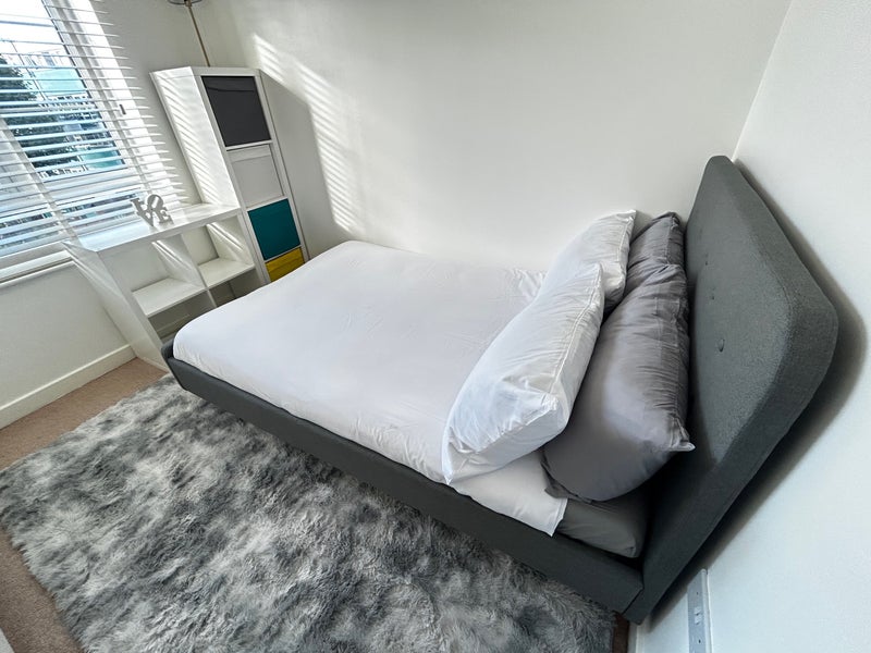 Room Bisterne Avenue in Greater London