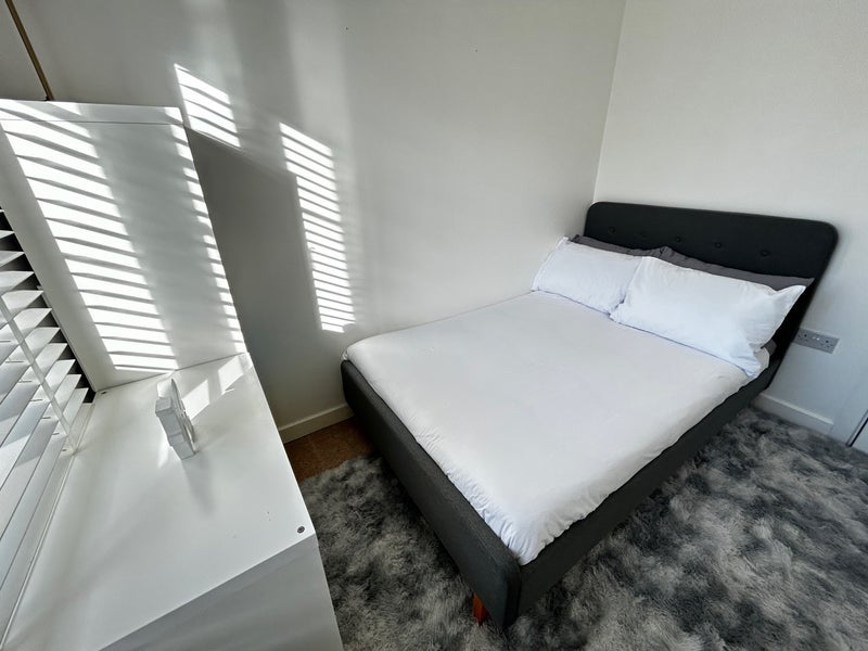 Room Bisterne Avenue in Greater London