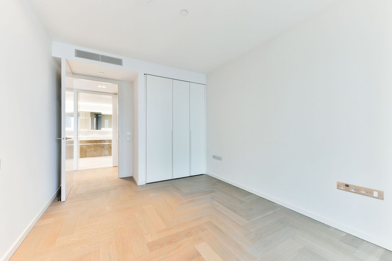 Flat Hatfields in Greater London