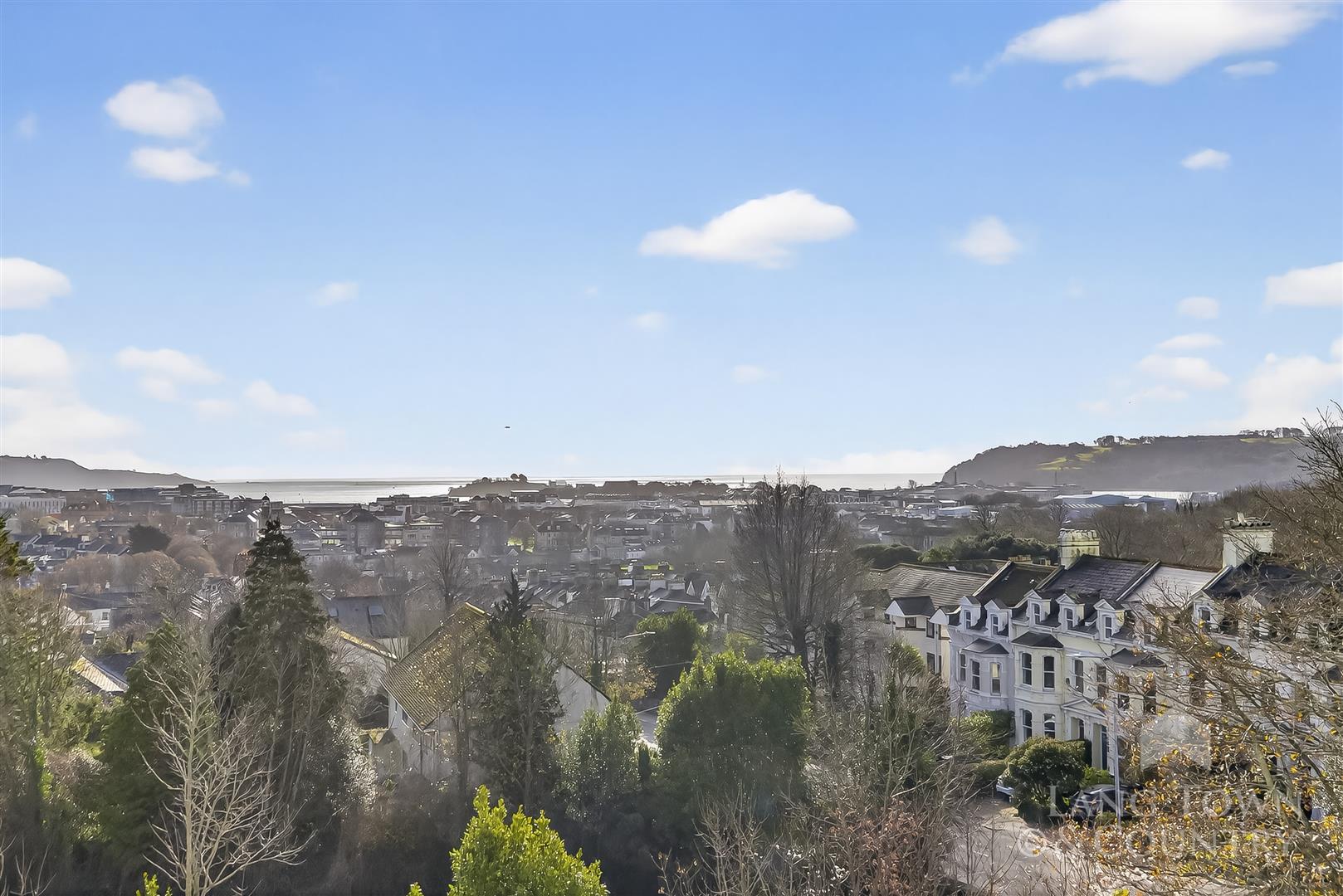 Flat Molesworth Road in Plymouth