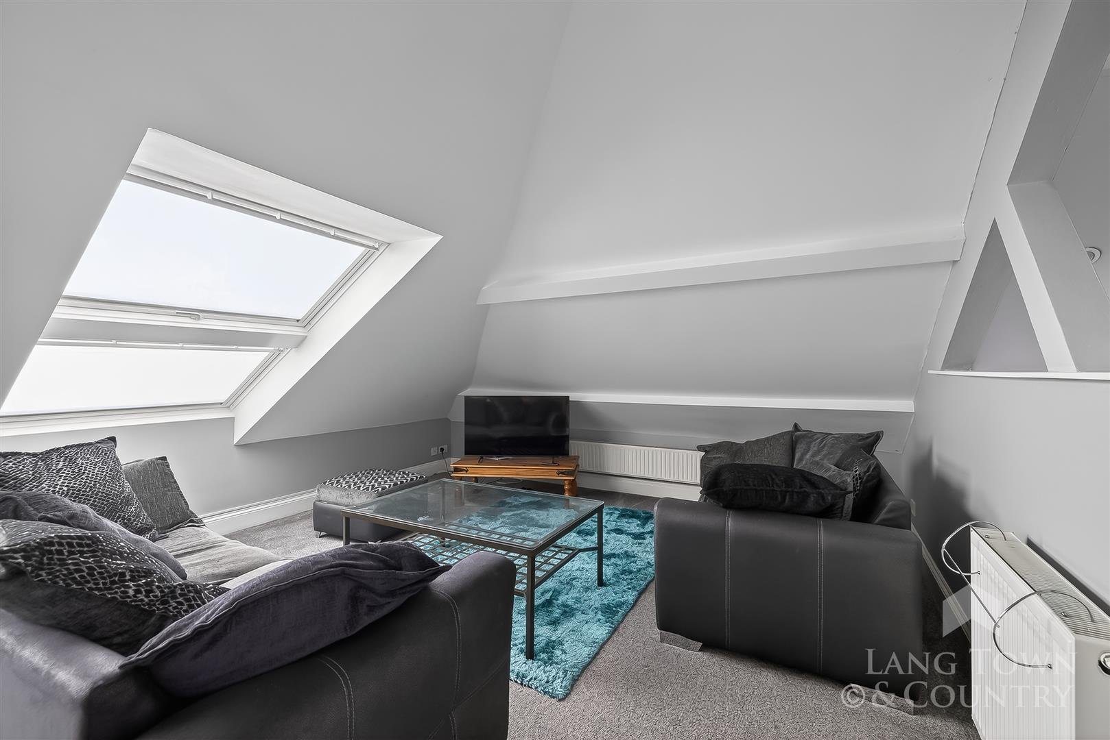 Flat Molesworth Road in Plymouth