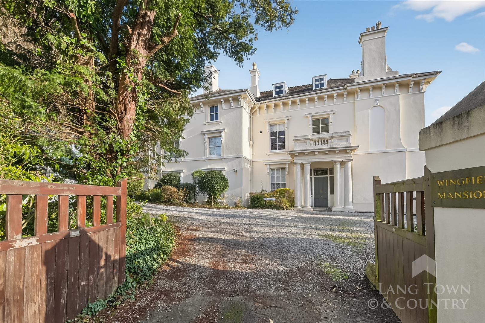 Flat Molesworth Road in Plymouth