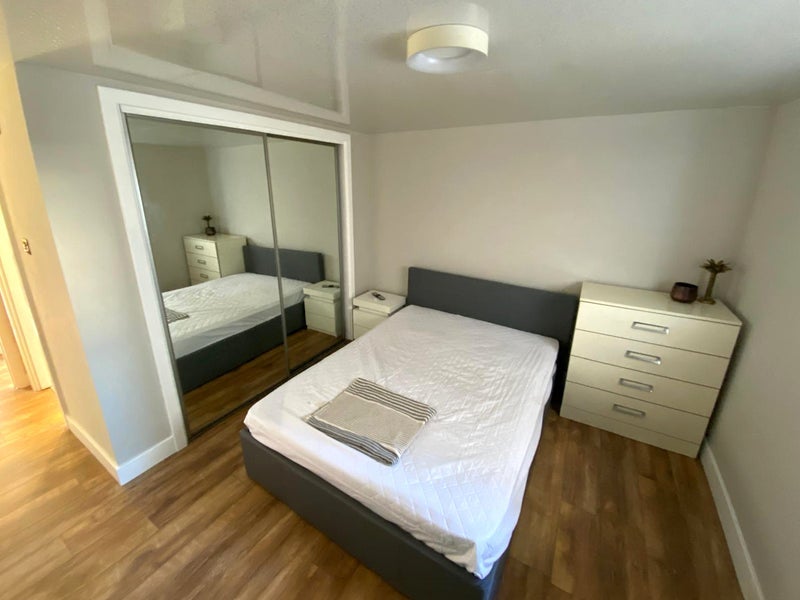 Flat Lochburn Road in Glasgow