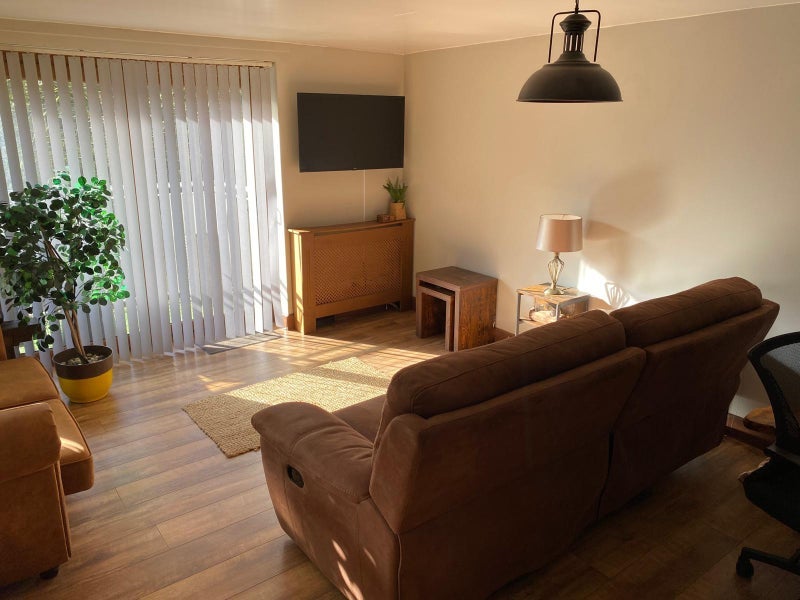 Flat Lochburn Road in Glasgow