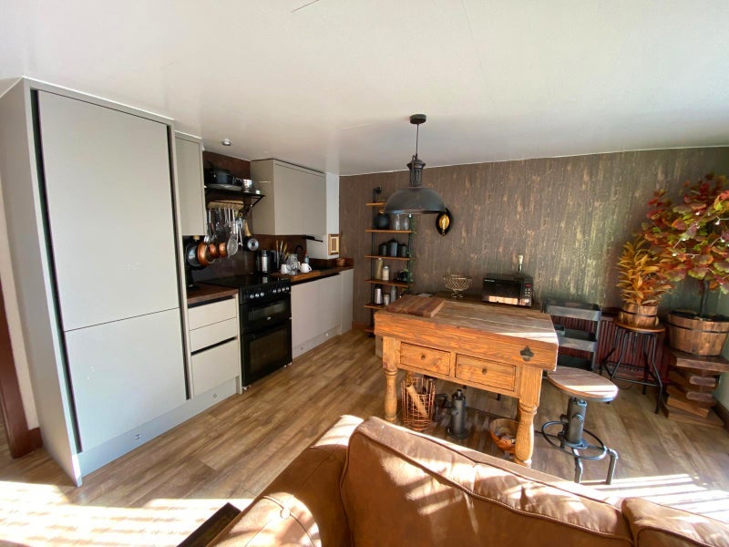 Flat Lochburn Road in Glasgow