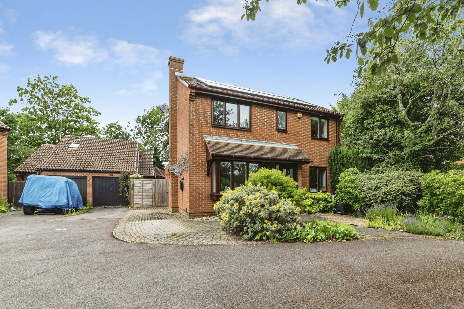 House Cinnamon Close in Earley