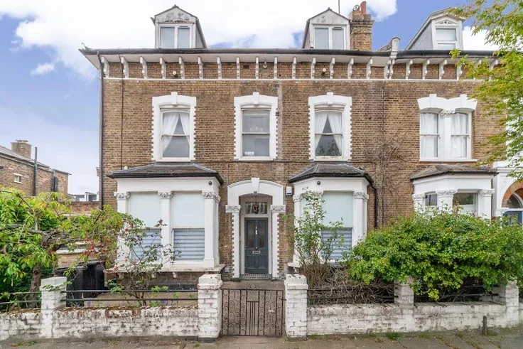 Flat Finsbury Park Road in Greater London