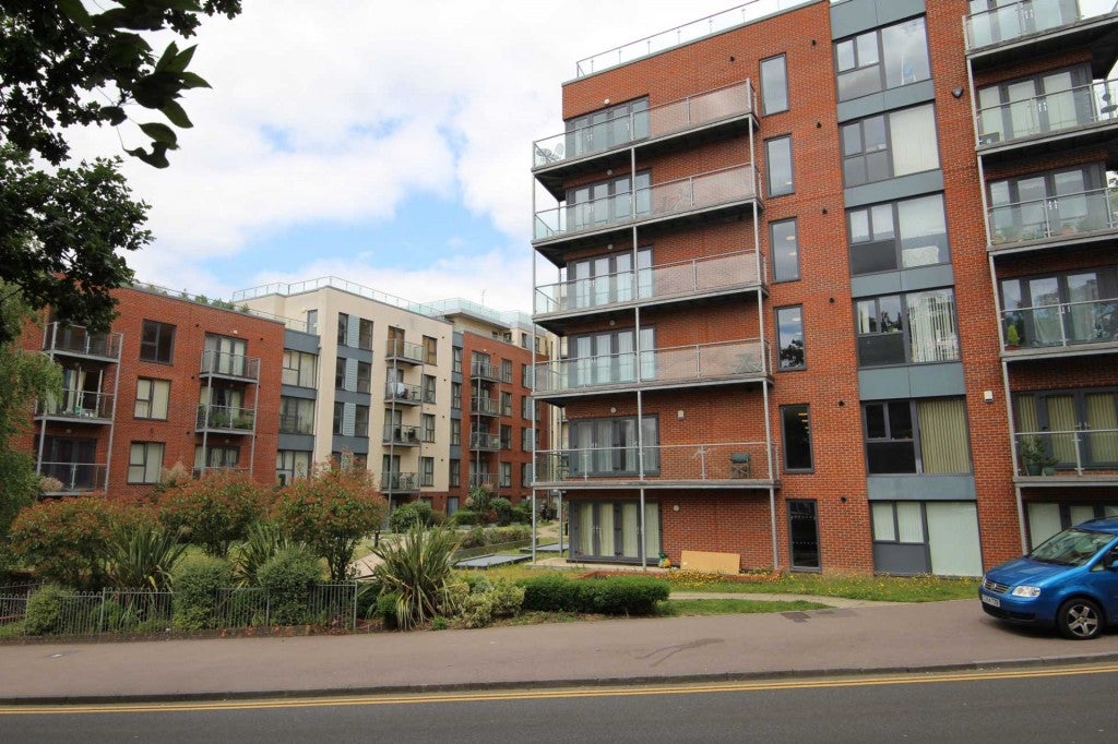 Flat Midland Road in Dacorum