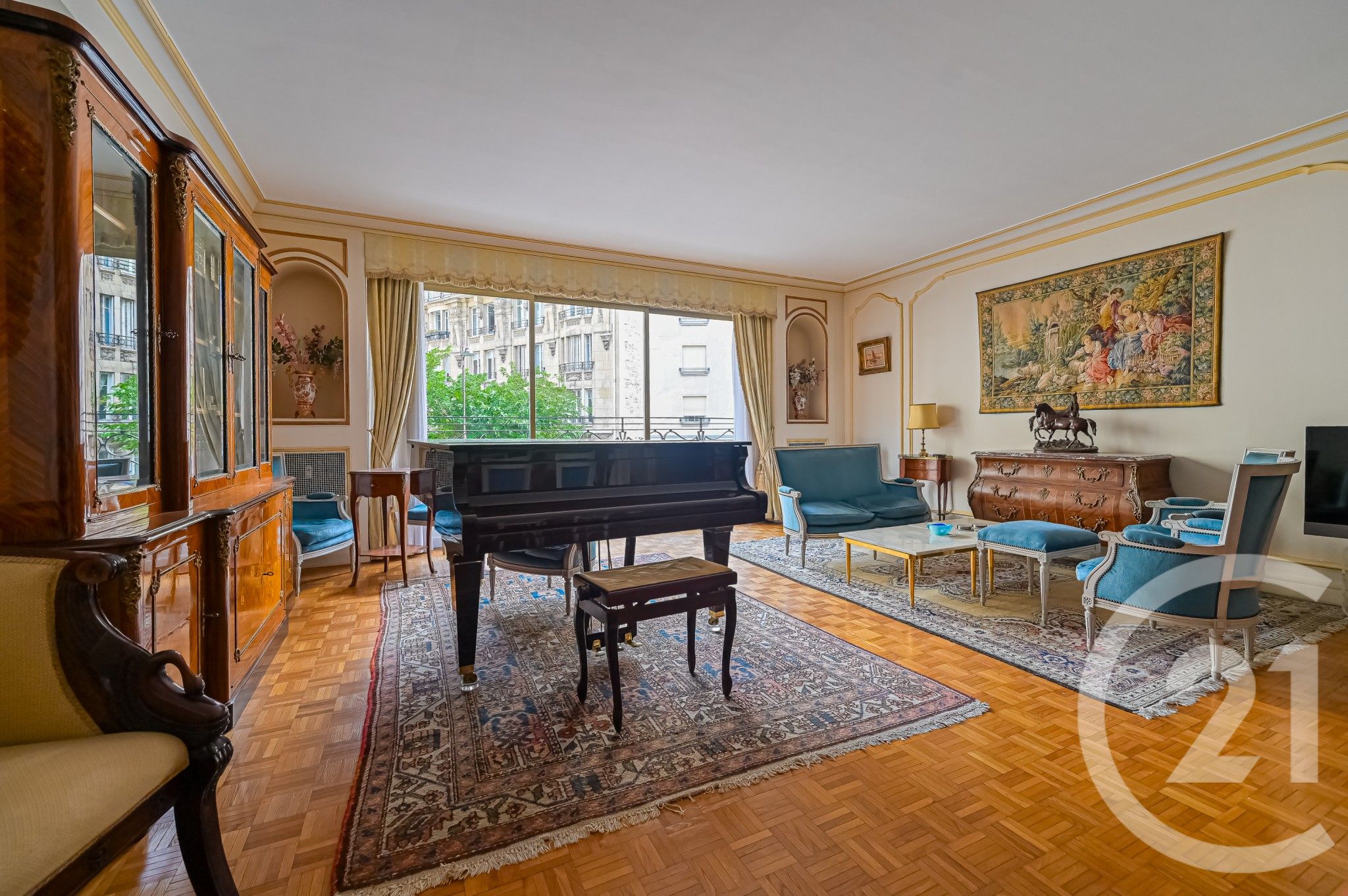 Flat Avenue Paul Doumer in Paris