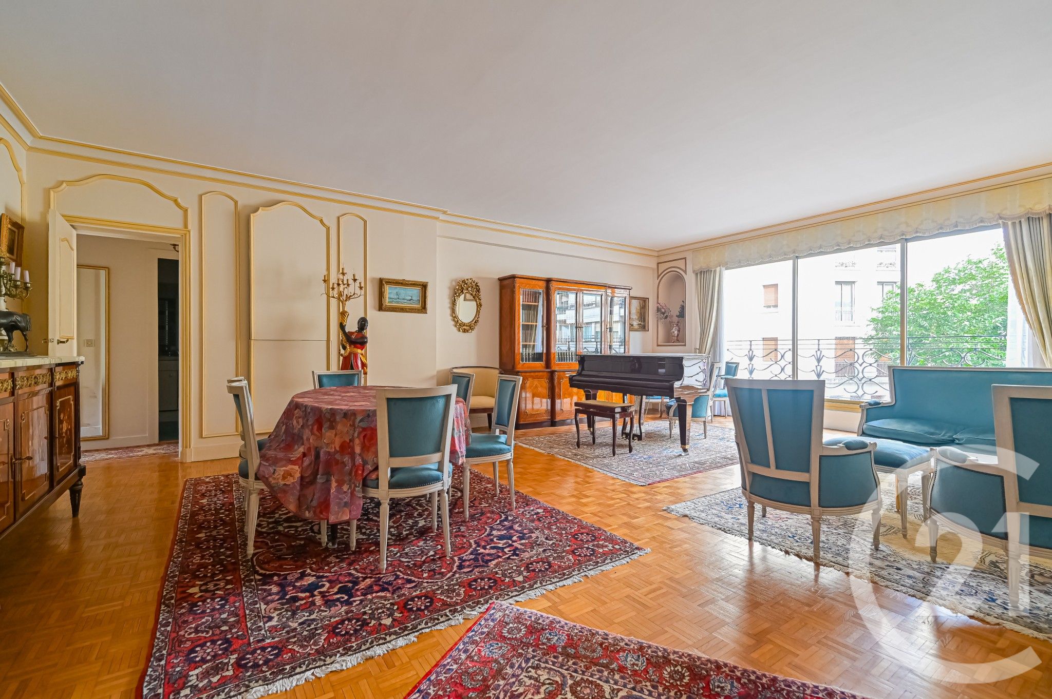 Flat Avenue Paul Doumer in Paris