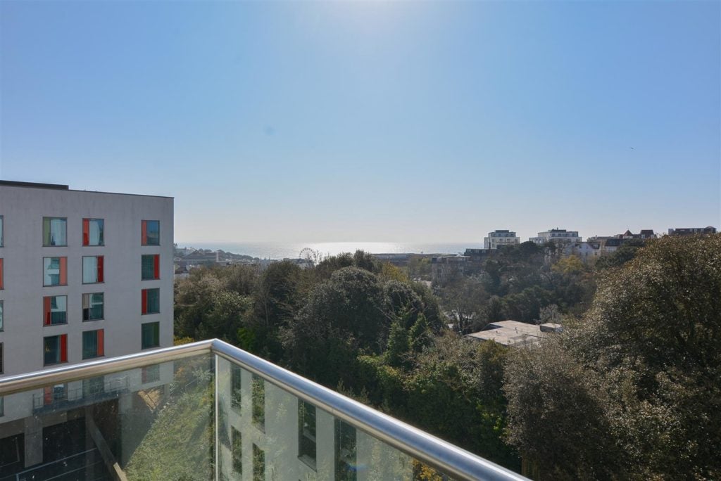 Flat Upper Terrace Road in Bournemouth