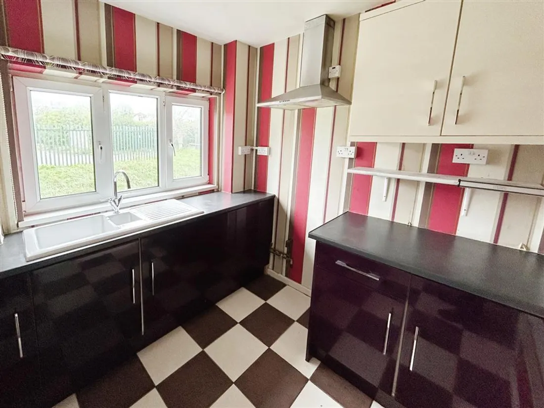 Flat Shakespeare Crescent in Newport