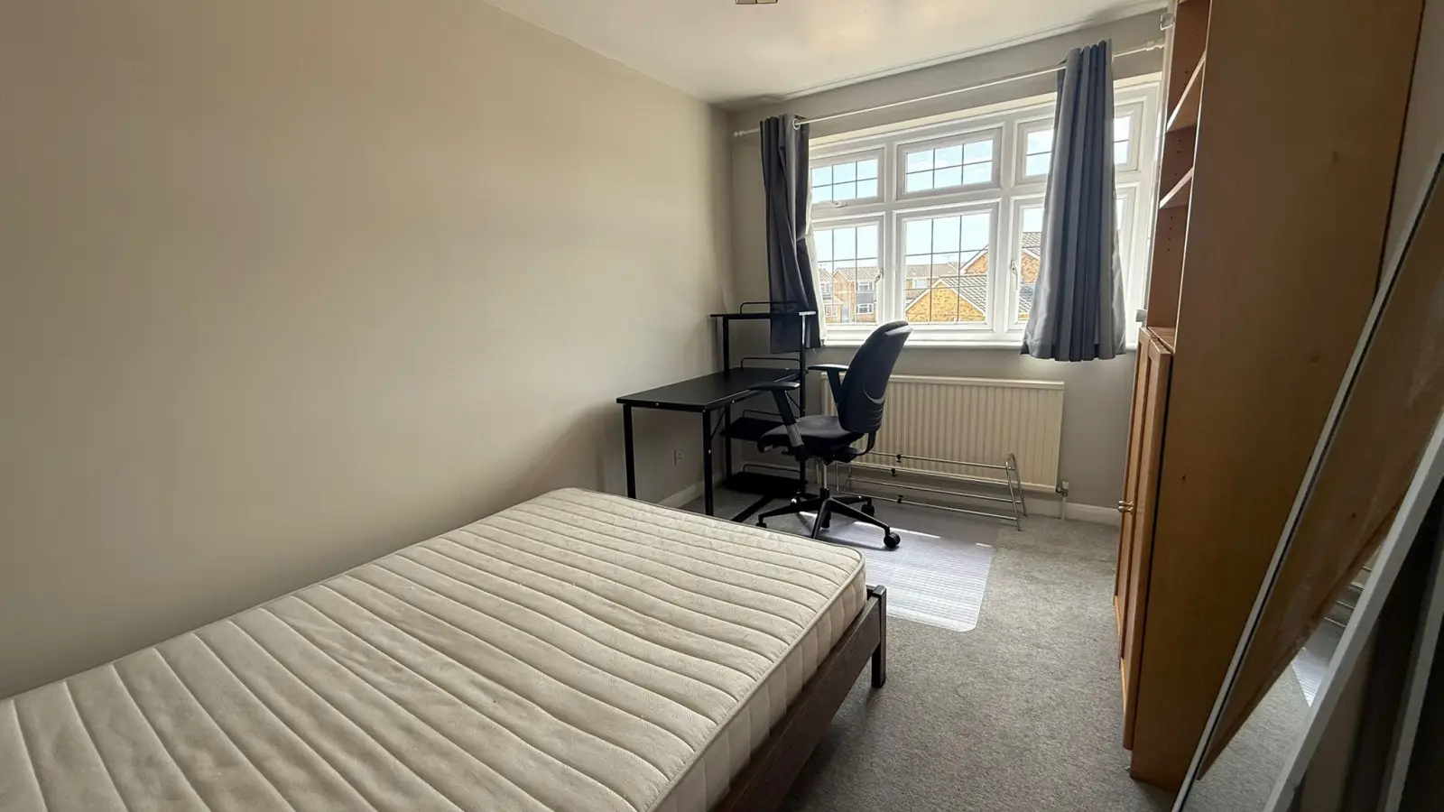 Room Spingate Close in Greater London