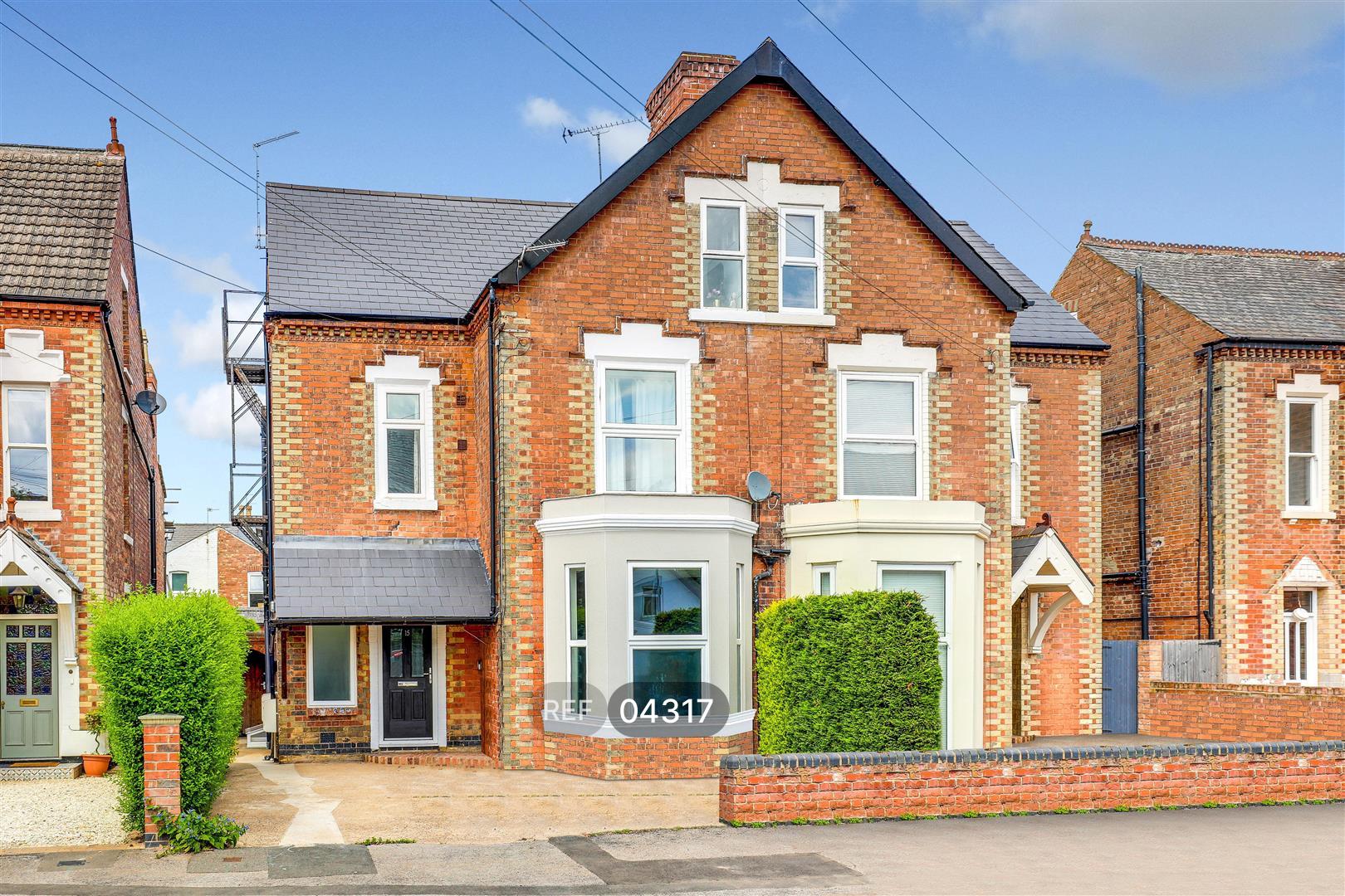Flat Millicent Road in Nottingham