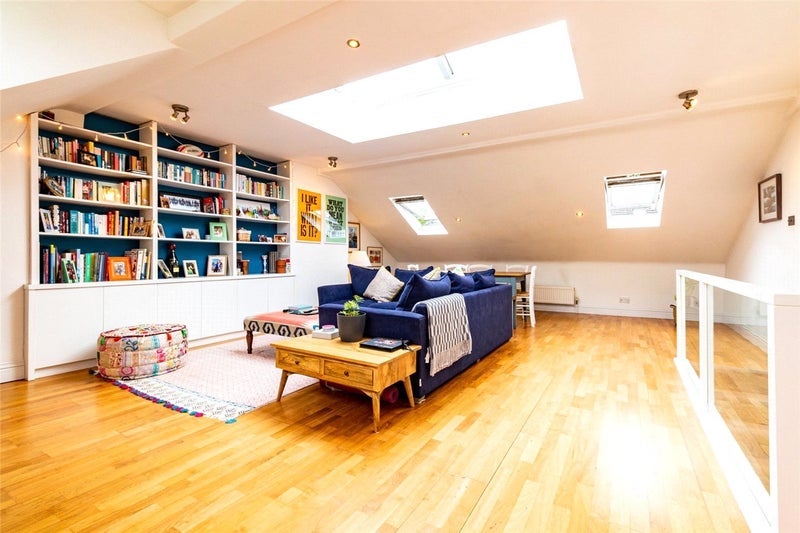 Room Coningham Road in Greater London