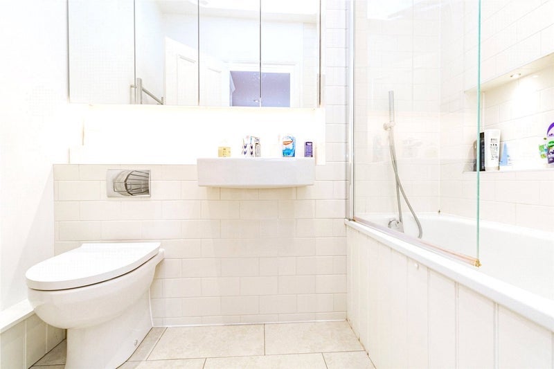 Room Coningham Road in Greater London