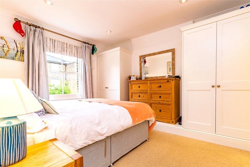 Room Coningham Road in Greater London