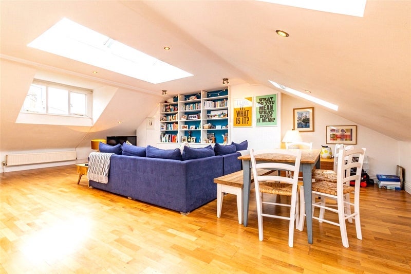 Room Coningham Road in Greater London
