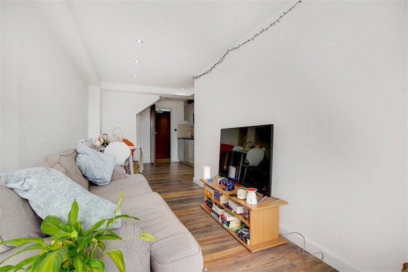 Room Balham High Road in Greater London