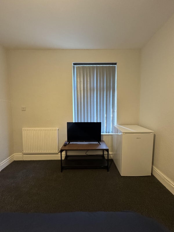 Room Mountcastle Road in Leicester
