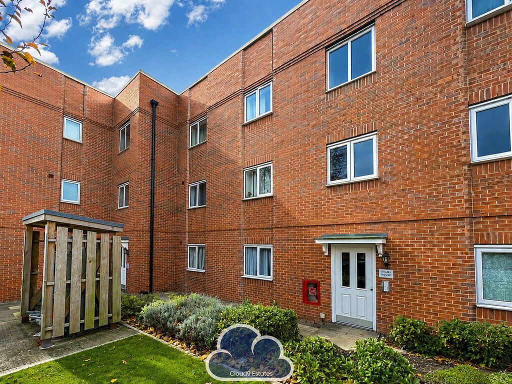Flat Courtaulds Way in Coventry