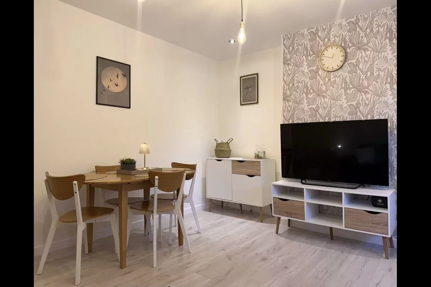 Flat Kennet Road in Greater London