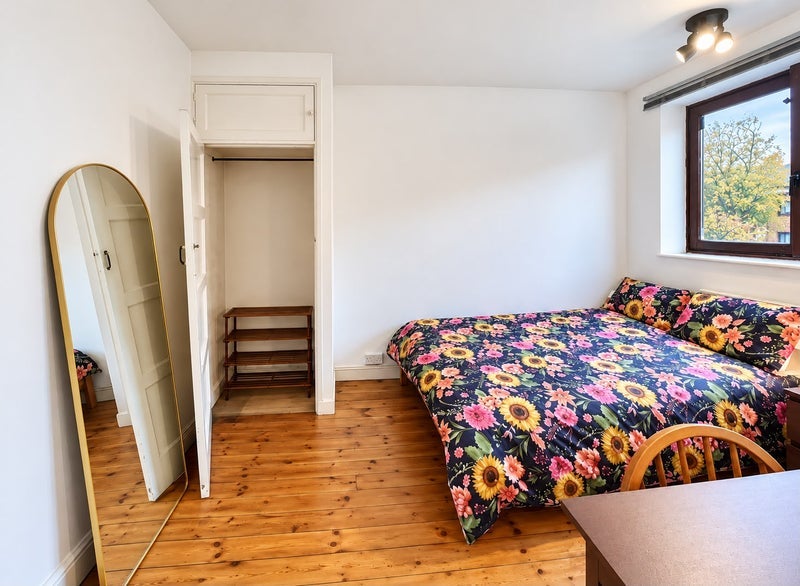 Room Town Hall Approach in Greater London