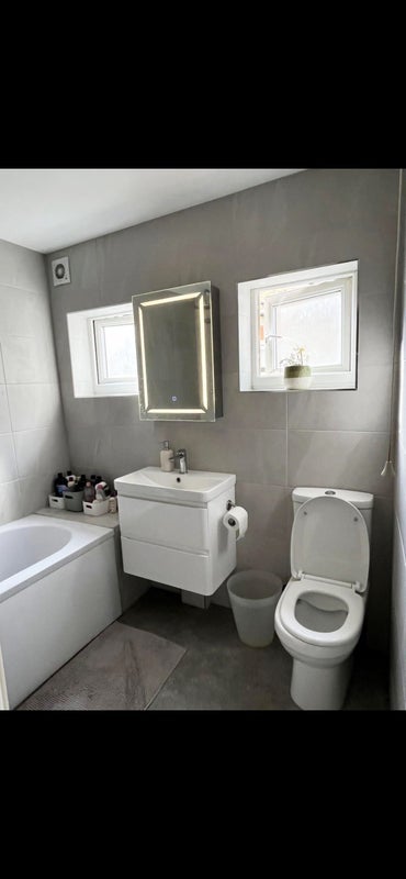 Room Chelverton Road in Greater London