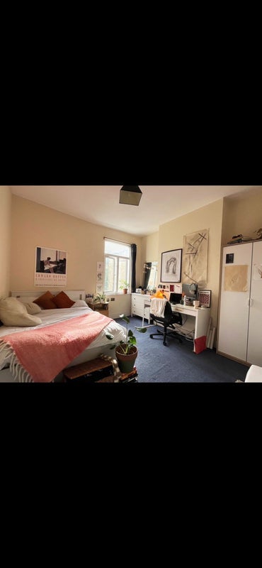 Room Chelverton Road in Greater London