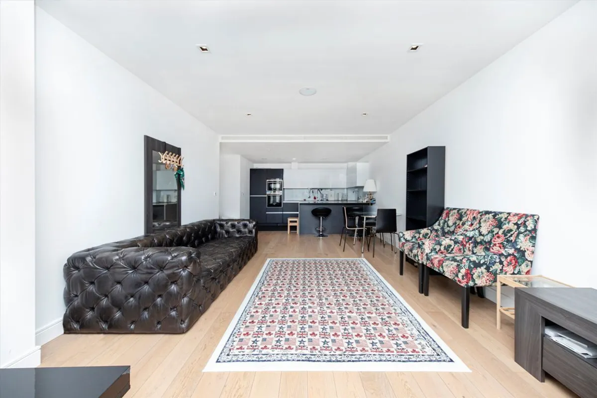Flat Kew Bridge Road in Greater London