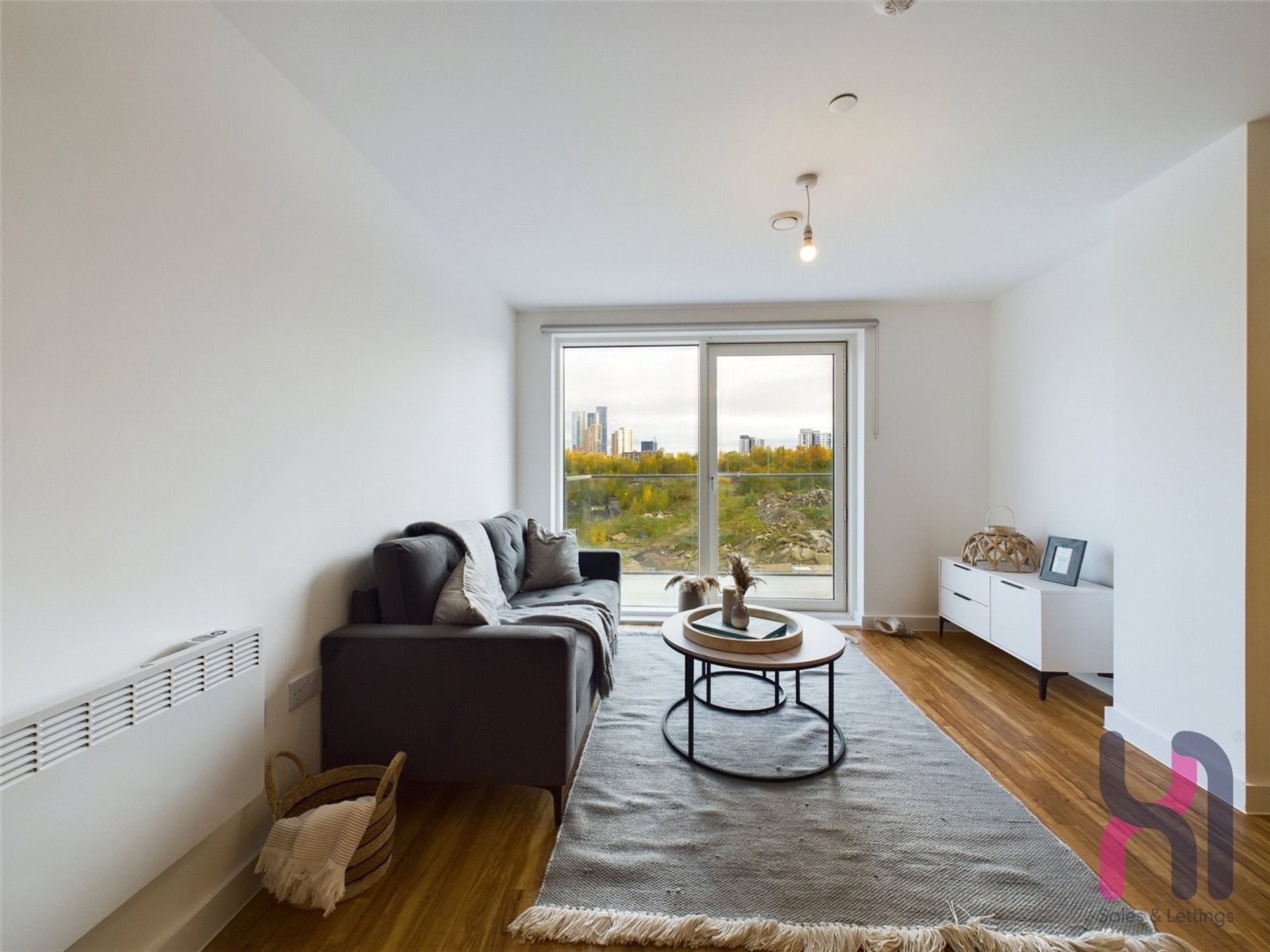 Flat Pomona Strand in Trafford