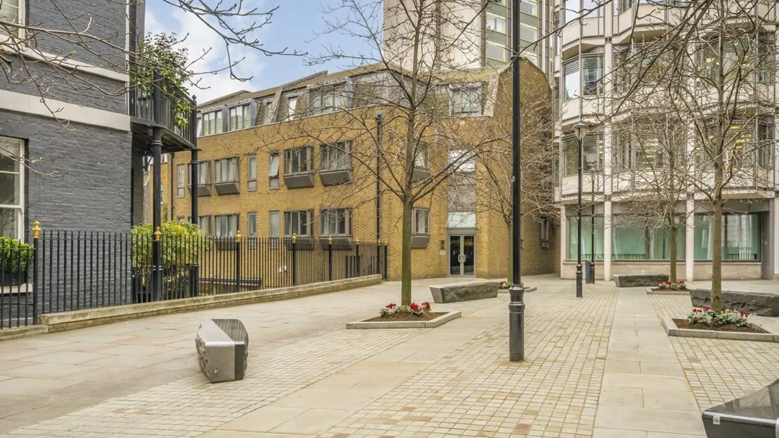 Flat Curzon Square in City of Westminster