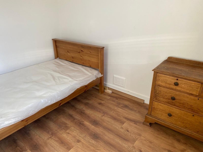 Flat Heyworth Road in Greater London
