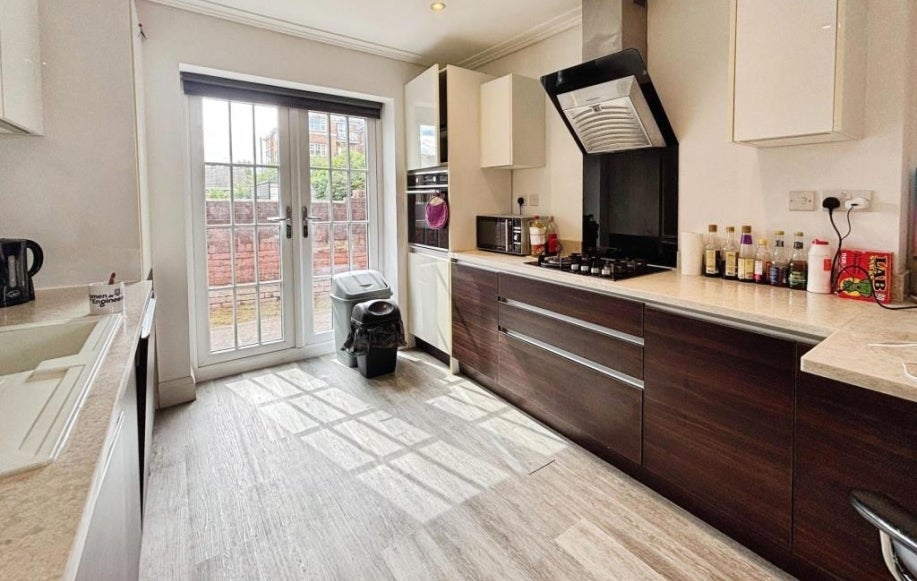 Flat Watlington Street in Reading