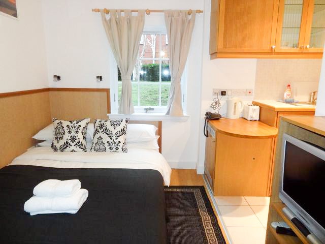 Room Fulham Palace Road in Greater London