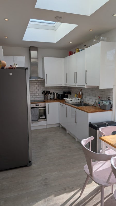 Room Clarence Crescent in Greater London