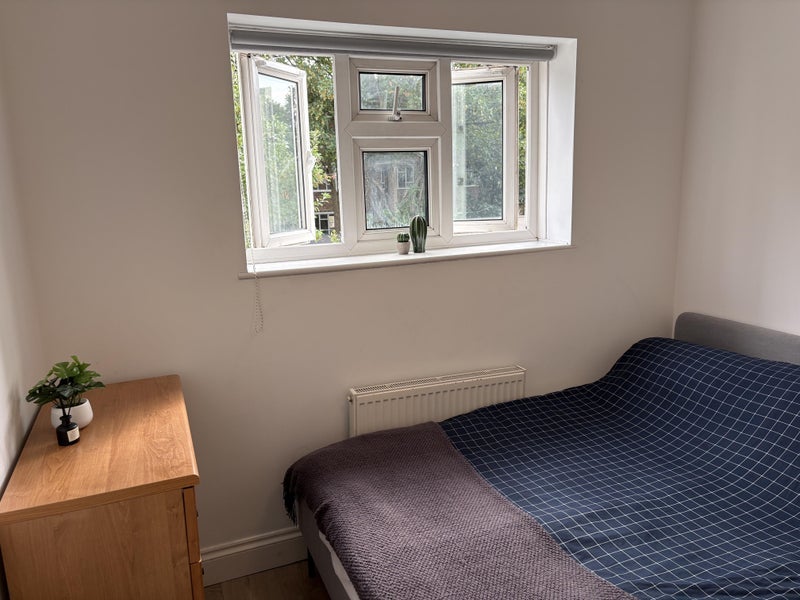 Room Clarence Crescent in Greater London