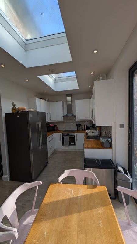 Room Clarence Crescent in Greater London