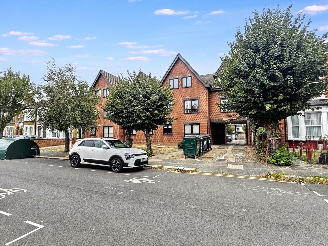 Flat High Road Leyton in Greater London