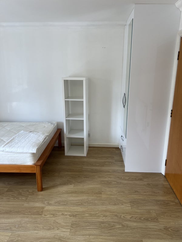 Room Gaselee Street in Greater London