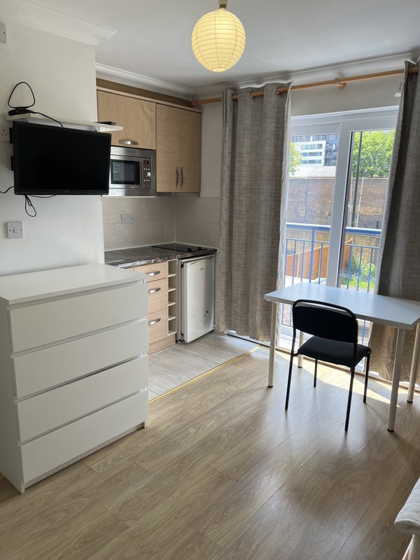 Room Gaselee Street in Greater London