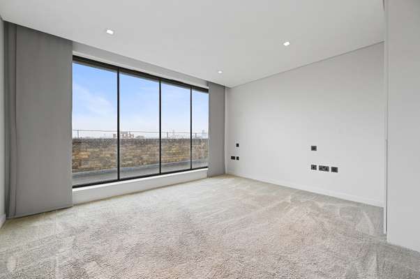 Flat Paddenswick Road in Greater London