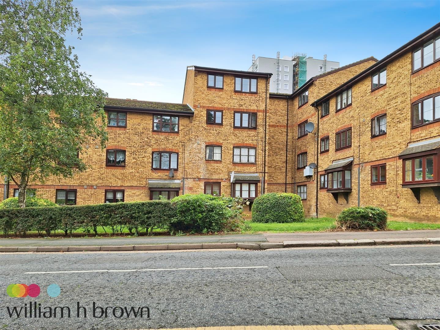 Flat Wyvern House in Grays