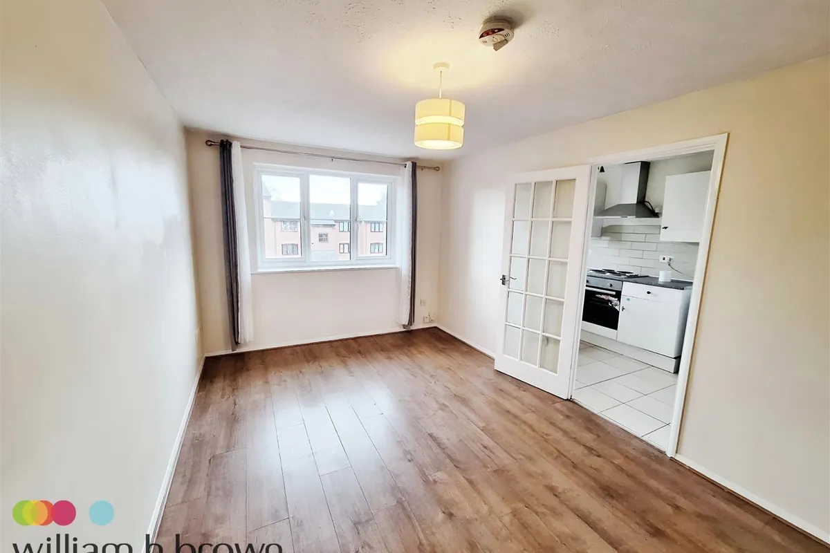 Flat Wyvern House in Grays