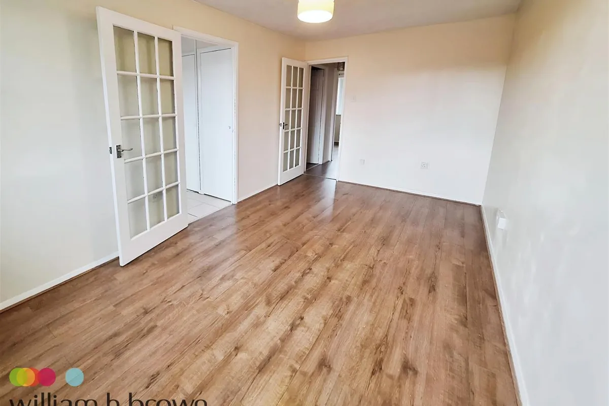 Flat Wyvern House in Grays